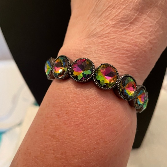 Paparazzi Exclusive oil spill stretchy with gunmetal bracelet - Picture 2 of 2